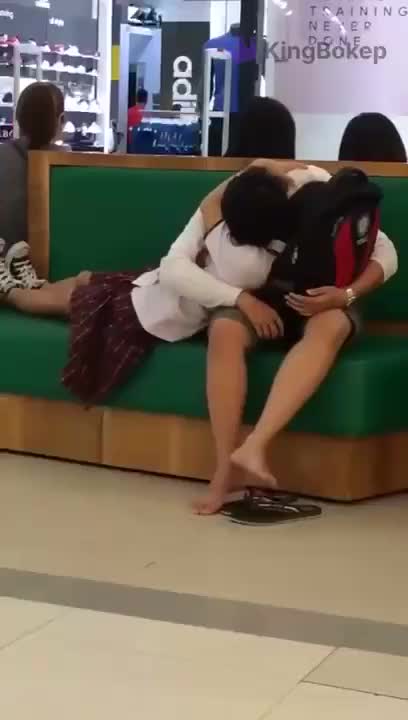 Ngintip Sma Amoy Ciuman Di Kursi Hijau Mall