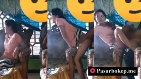 Indo ABG Ngewe di Ruang Tamu Pas Rumah Kosong