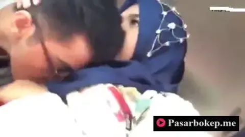Indo Jilbab Biru Pemuncak Birahi