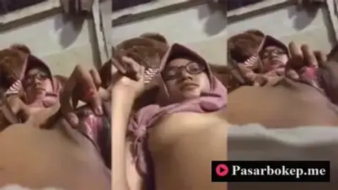 Indo Jilbab Pegangan Tongsis Sambil Colmek