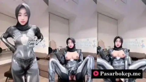 Indo Laura Colmek Cosplay Jadi Spiderman Hot
