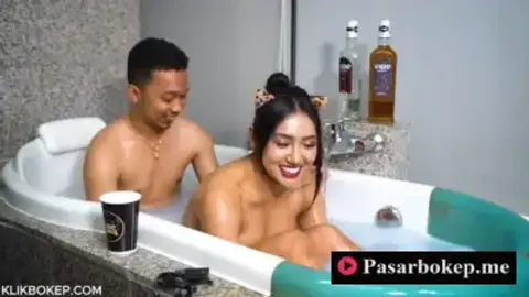 Indo Melly3gp si Manis Mandi Bareng di Bak Mandi VIRALLL