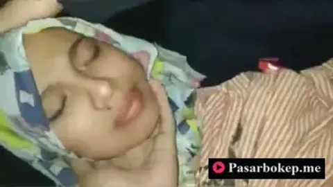 Indo Ngentot Jilbab Memek Tembem
