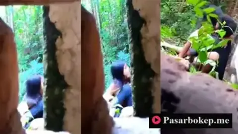 Indo Terekam CCTV ABG sedang Asyik bercinta di hutan