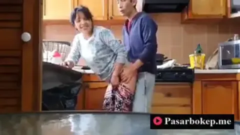 Indo Tukang Kebun Ngewe Sama Pembantu Di Dapur