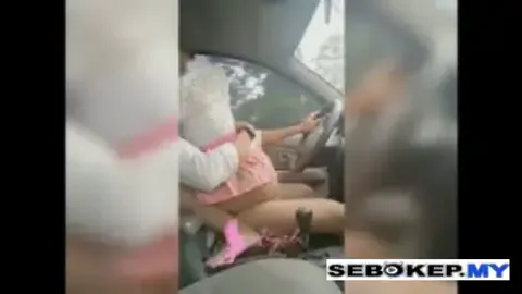 Indo Baju Adat Bali Main Di Mobil