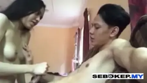 Indo Mengajari Pacar Ngocok Batang Sambil Nyepong Ampe Crot