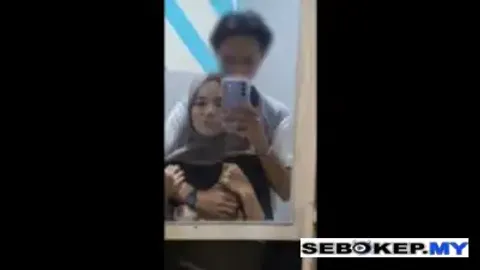 Indo Pasutri Depok Didepan Cermin