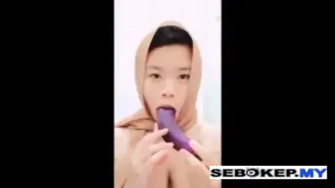 Indo Putri Tobrut Colmek Pakai Terong Bengkok